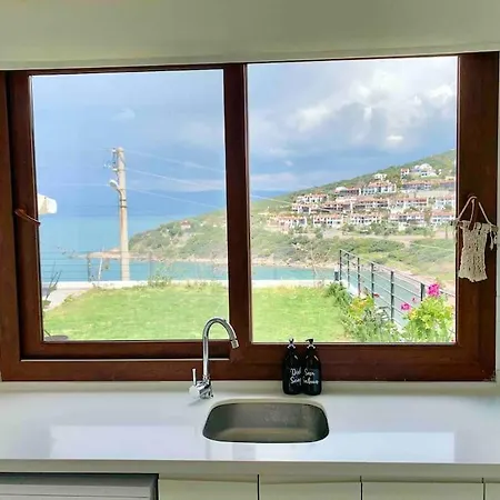 Denize 100 Metre Yakinlikta Plaj Evi *